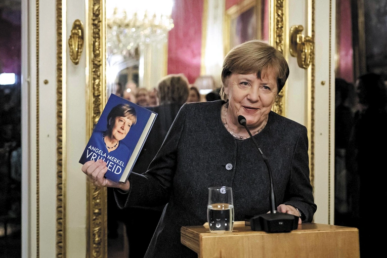 Angela Merkel w swojej autobiografii próbuje ratować nadszarpnięty wizerunek wpływowej i skutecznej kanclerz