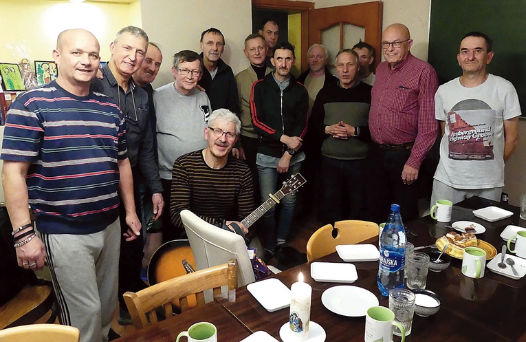 Męskie spotkanie świąteczne w domu Przy Torach 21.