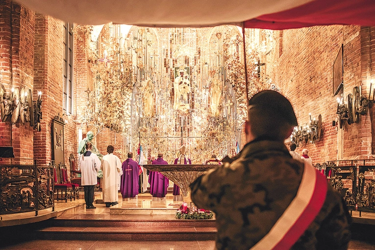 	Na zakończenie odśpiewano pieśń „Boże, coś Polskę”, zawierzając opiece Stwórcy dalsze losy ojczyzny.