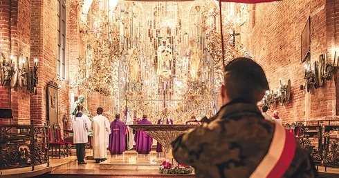 	Na zakończenie odśpiewano pieśń „Boże, coś Polskę”, zawierzając opiece Stwórcy dalsze losy ojczyzny.