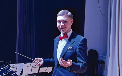 	Mateusz zadbał o oprawę muzyczną.