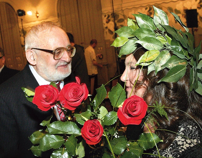 	Autor wymieniał często w „Kulturałkach” Annę Dymną i Leszka Aleksandra Moczulskiego.