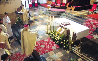 	Świąteczna celebracja w legnickiej katedrze.