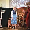 	Przesłanie „Gościa oczekiwanego” aktualne jest nie tylko w czasie Bożego Narodzenia. Młodzi doskonale ukazali to na scenie.