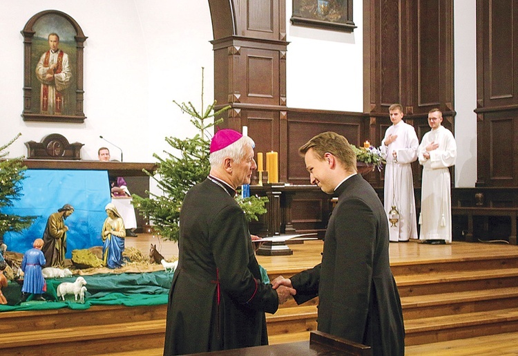 	Bp Marek Szkudło wręczył dekrety po uroczystych nieszporach.