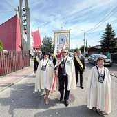	Członkowie bractwa biorą aktywny udział w życiu parafii.