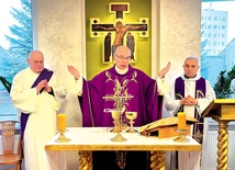 Uroczystości przewodniczył bp Janusz Ostrowski.
