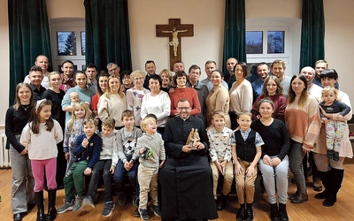 Duszpasterstwo Rodzin w Oleśnie podczas grudniowego spotkania wspólnotowego.