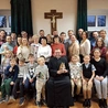 Duszpasterstwo Rodzin w Oleśnie podczas grudniowego spotkania wspólnotowego.
