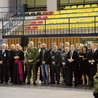 W wydarzeniu uczestniczyli przedstawiciele duchowieństwa, władz samorządowych, firm, instytucji, stowarzyszeń, placówek oświatowych oraz współpracownicy i sympatycy OR WOT.