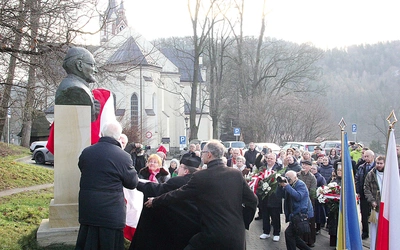 Odsłonięcie pomnika biskupa.