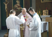 Warto pamiętać, że dar odpustu można uzyskać wielokrotnie, ofiarując go za siebie lub za zmarłych.