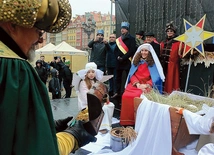 Każdy jest zaproszony, by dołączyć do monarchów.