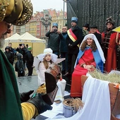 Każdy jest zaproszony, by dołączyć do monarchów.