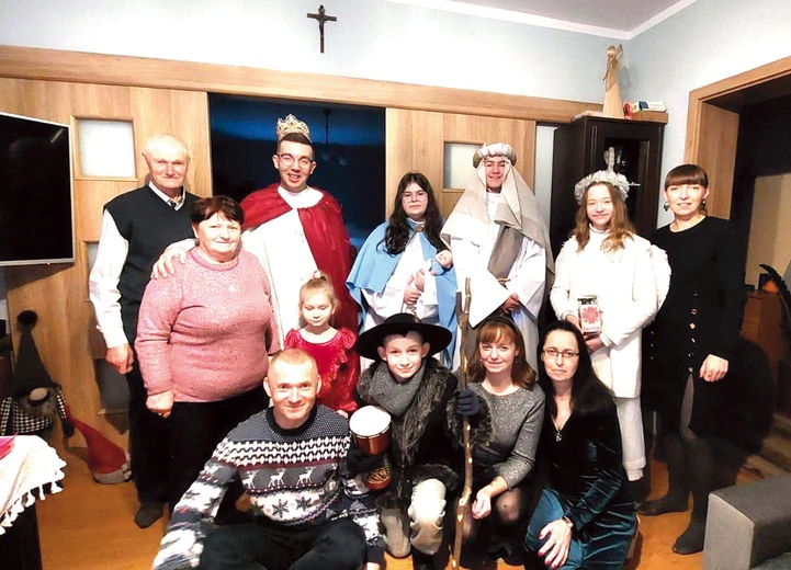 „Dziękujemy, gospodarze mili, żeście nas i Jezusa w swoim domu ugościli! Niech radość z narodzin Chrystusa trwa w was na wieki!” – tymi słowy żegnają się kolędnicy w każdym domu.