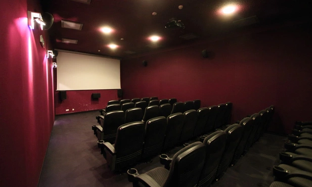 W filmach z ostatniego półwiecza przybywa przemocy i "zabójczych" słów