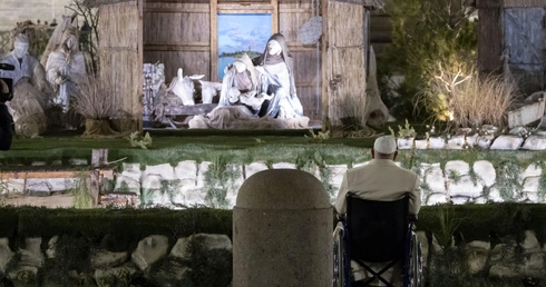 Papież spotkał się z wiernymi przy szopce na placu Św. Piotra