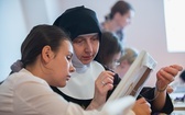 Klaryski uczą haftu