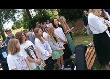 Rozpoczęcie Eucharystii na polowym ołtarzu w Lipiu