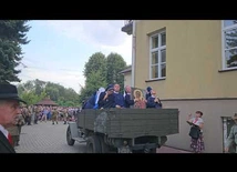 Opuszczenie przez siostry domu przy Krakowskiej 15. Inscenizacja.