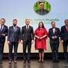 Złoty Krzyż Zasługi dla ks. Roberta Mogiełki