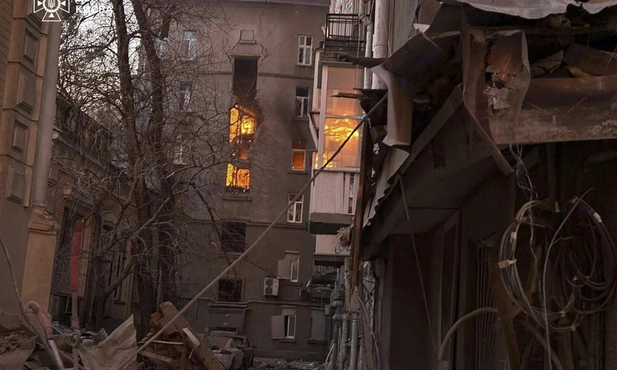 Siły rosyjskie zaatakowały Kijów dronami; są ranni