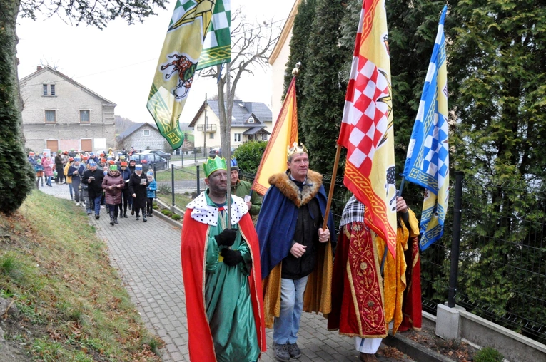 Kłaniajcie się, królowie!