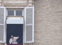 Franciszek w oknie Pałacu Apostolskiego
