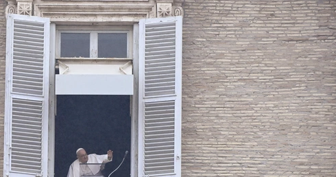 Franciszek w oknie Pałacu Apostolskiego