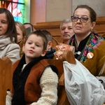 Mędrcy między drewnianymi chałupami