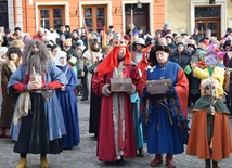 Kłaniajcie się królowie!