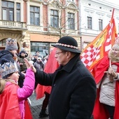 Kard. Ryś śpiewa kolędę na Orszaku Trzech Króli. "Dzisiaj mi się ułożyły trzy nowe zwrotki..." 