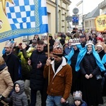 Orszak Trzech Króli w Bielsku-Białej 2025 - w drodze do stajenki na pl. Wojska Polskiego