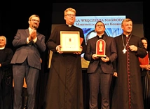 Księża Przemysław Gawlas i Jakub Kuliński laureatami Nagrody św. Maksymiliana Marii Kolbego.