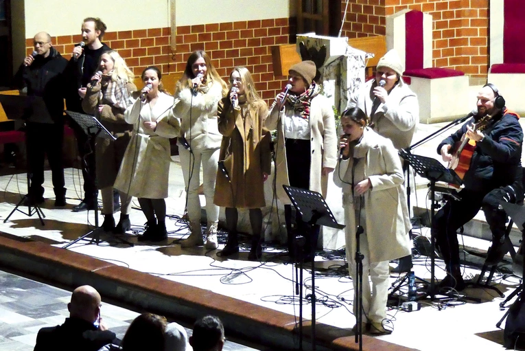 Wokaliści i instrumentaliści znów zaprosili do rodzinnego muzykowania.