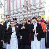 Procesja do świątyni katedralnej.