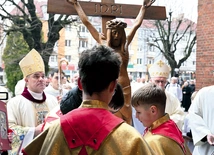Uroczyste wejście do katedry.