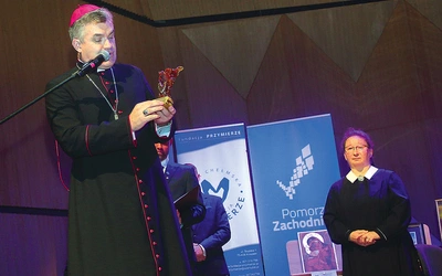 Biskup Zieliński docenił troskę o to miejsce jego obecnych gospodyń.