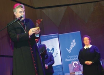 Biskup Zieliński docenił troskę o to miejsce jego obecnych gospodyń.