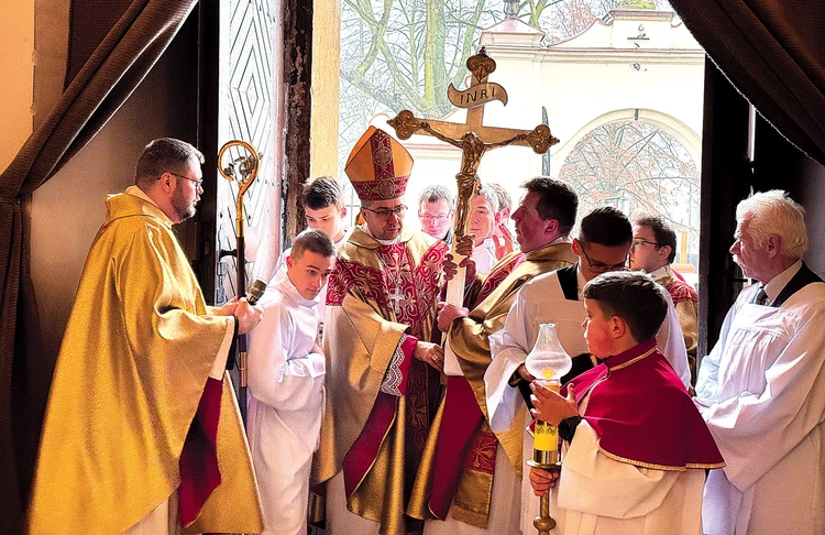 Inauguracja w diecezji odbyła się w bazylice katedralnej w Łowiczu.
