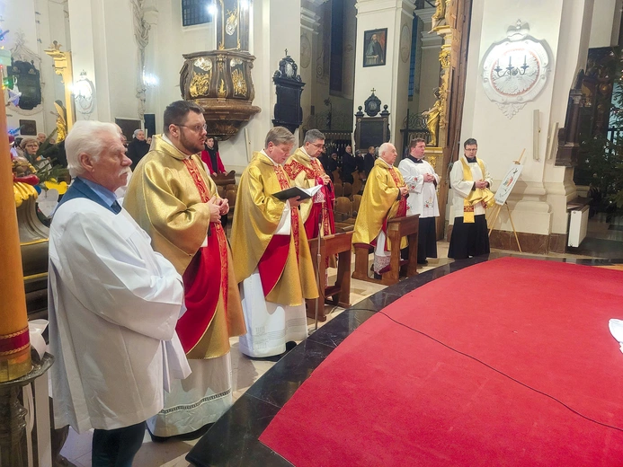 W katedrze rok zakończono modlitwą.