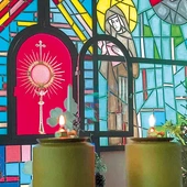 W diecezji płockiej już blisko dwa tysiące osób przez 24 godziny na dobę adorują Jezusa.