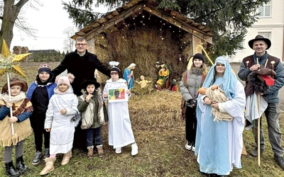 Akcja misyjna trwała od 26 grudnia do 10 stycznia. Na zdjęciu grupa kolędnicza z Niedzborza.
