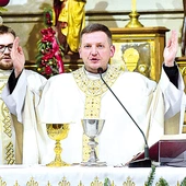 	Ksiądz Jarosław Dobrzeniecki modlił się za wszystkich członków wspólnot parafialnych.