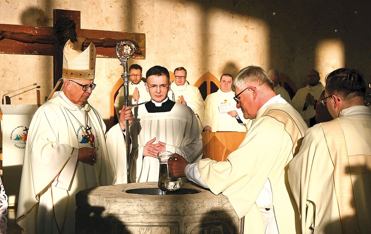 	Uroczysta inauguracja odbyła się w kościele seminaryjno- -akademickim w Opolu.
