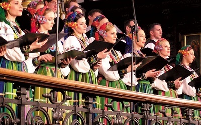 	Żywe wspomnienie po Tadeuszu Sygietyńskim to zespół Mazowsze i Centrum Folkloru Polskiego „Karolin”.