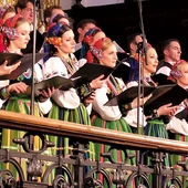 	Żywe wspomnienie po Tadeuszu Sygietyńskim to zespół Mazowsze i Centrum Folkloru Polskiego „Karolin”.