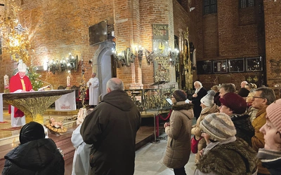 W czasie liturgii kilkadziesiąt osób włączyło się w dzieło Duchowej Adopcji Dziecka Poczętego.