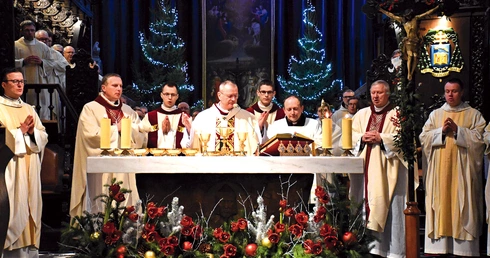Metropolita gdański podkreślił, że wszyscy jesteśmy zaproszeni do pielgrzymowania do kościołów jubileuszowych, których jest w naszej archidiecezji aż 27.