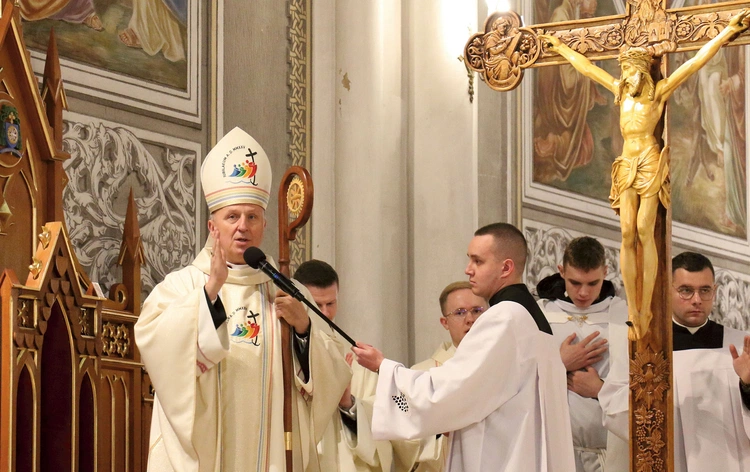 	Biskup radomski udzielił błogosławieństwa papieskiego połączonego z odpustem zupełnym.